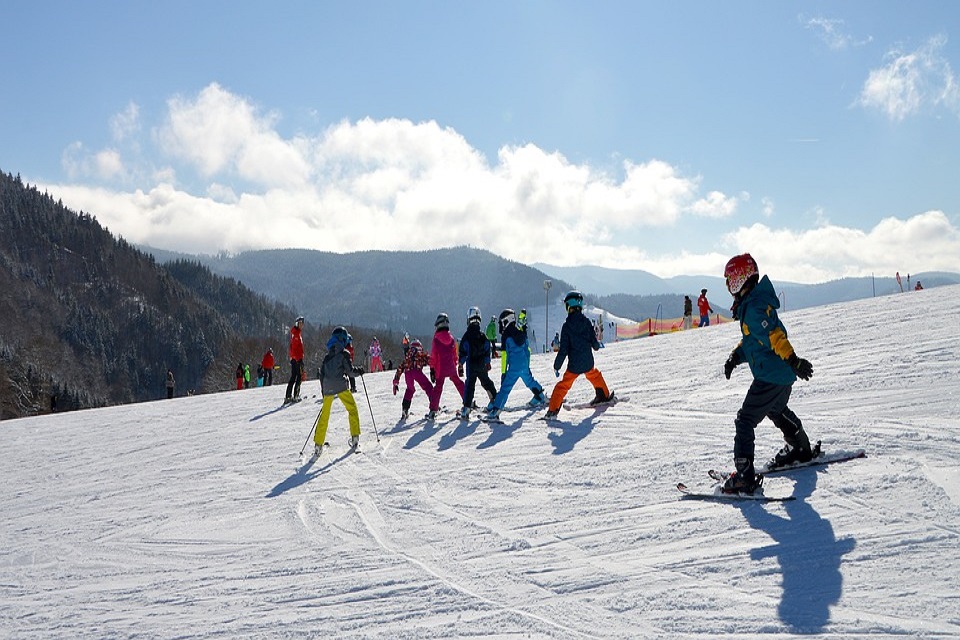 go-skiing